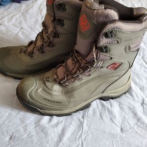 Mens Columbia snow boots size 11